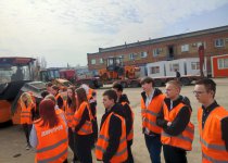 В рамках реализации проекта "Дорога в профессию" 9а класс МБОУ Рассветовской СОШ посетил дорожно-строительную компанию «Дорстрой»